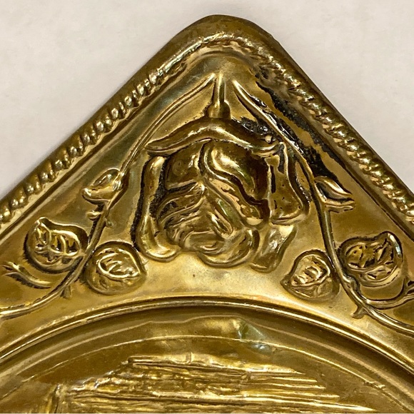 Vintage Victorian Couple Scene Brass Wall Hanging Art Plaque Elpec England Dogs - Picture 3 of 10